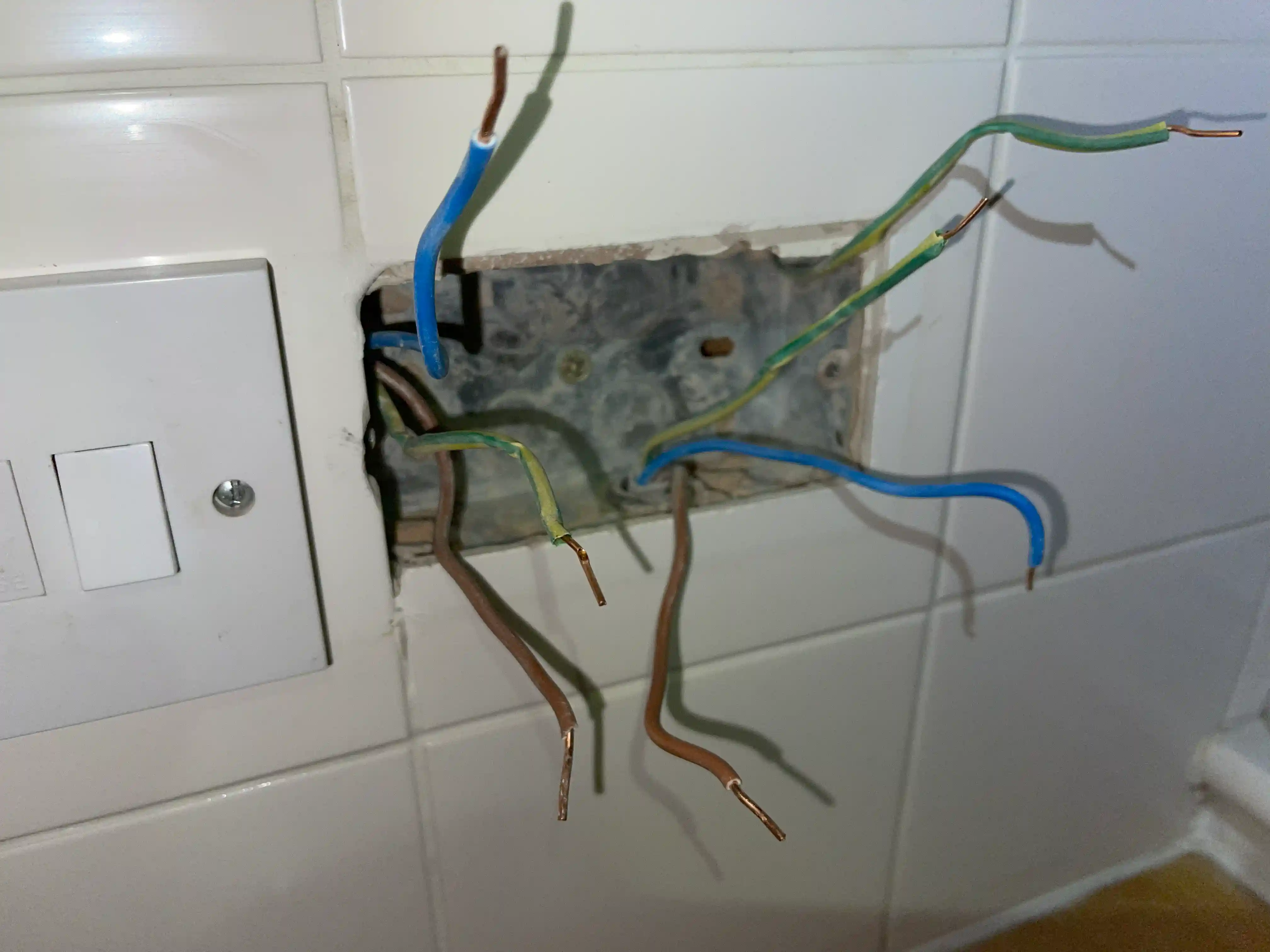 Emergency Electrician 24 hour Raynes Park